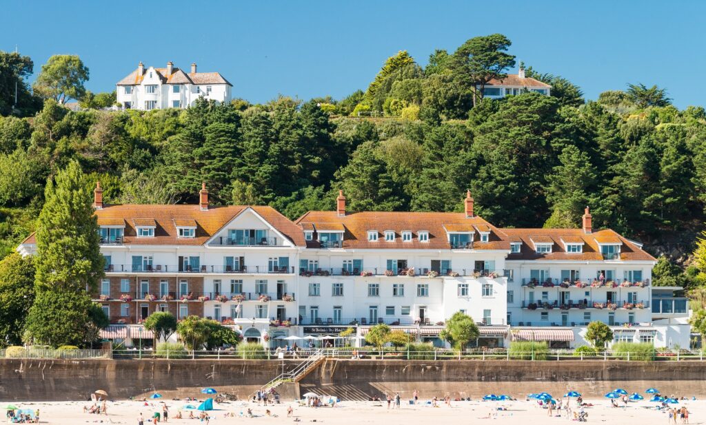 Vedligeholdelse barbering beskyttelse St Brelade's Bay Hotel, Jersey 2023: Sea views with charm and style by the  beach - Channel Escapes