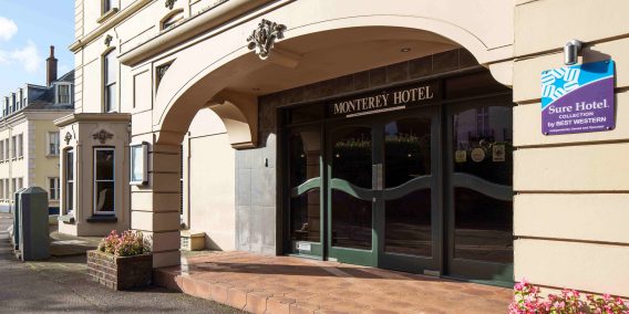 Monterey Hotel, Jersey: Relaxing break with indoor & outdoor pools